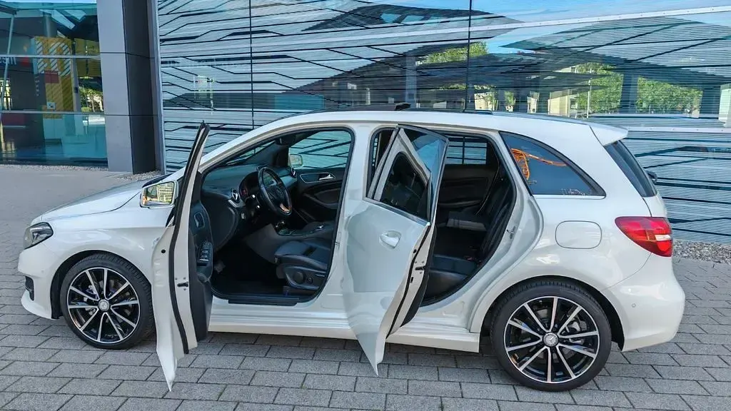 Gebraucht Mercedes B220 177 PS (130 kW) 2018 Weiß Kleinwagen