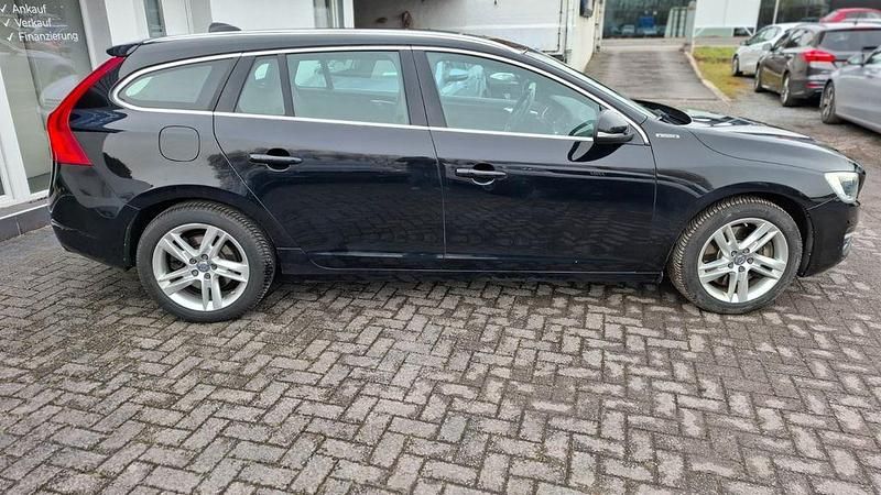Gebraucht Volvo V60 220 PS (161 kW) 2017 Schwarz Kombi