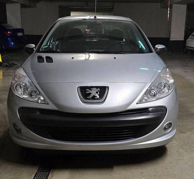 Silber Gebraucht 2009 Peugeot 206+ Kleinwagen | 1.950 € (Fairer Preis) - Bild 1/4