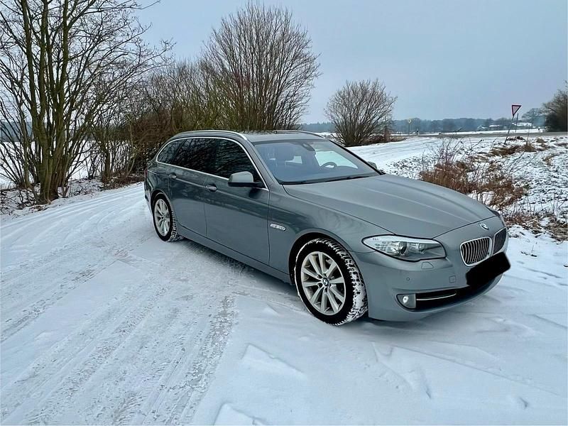 Gebraucht BMW 520 184 PS (135 kW) 2013 Grau Kombi