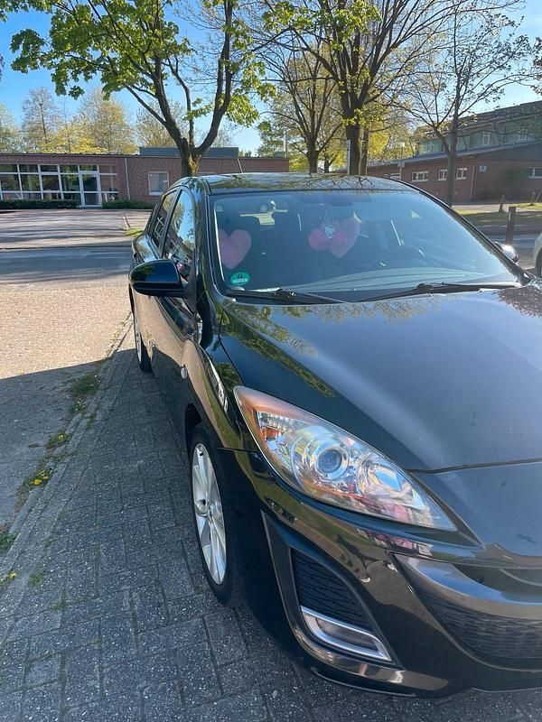 Używany Mazda 3 105 KM (77 kW) 2011 Czarny Sedan/Limuzyna
