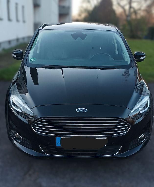 Schwarz Gebraucht 2016 Ford S-MAX Titanium Van / Kleinbus | 11.500 € (Guter Preis) - Bild 1/4