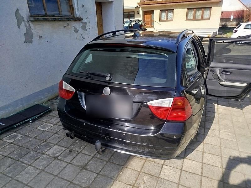 Gebraucht BMW 325 197 PS (144 kW) 2007 Schwarz Kombi