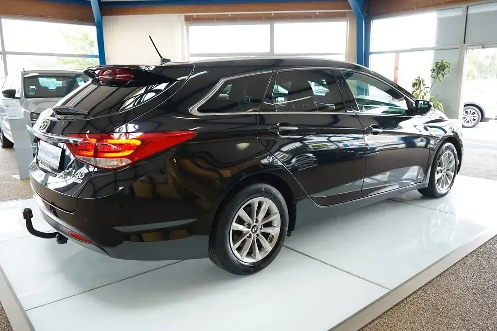 Gebraucht Hyundai i40 Trend 116 PS (85 kW) 2018 Schwarz Kombi