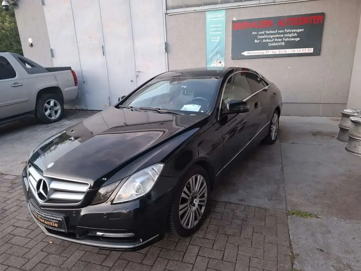 Gebraucht Mercedes E350 265 PS (194 kW) 2013 Obsidianschwarz Coupé