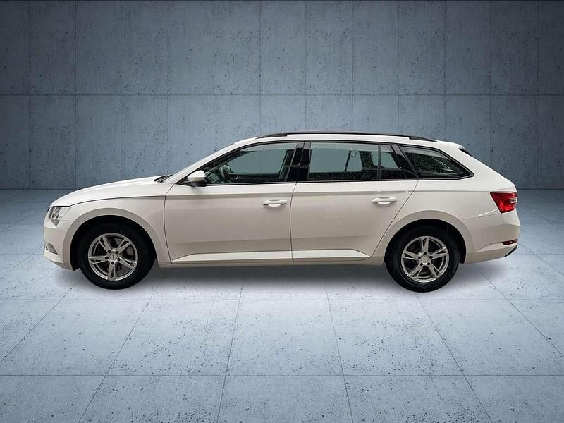 Gebraucht Skoda Superb Active 150 PS (110 kW) 2019 Weiß Limousine