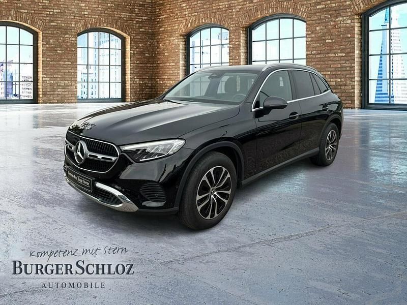 Unilack schwarz Gebraucht 2023 Mercedes GLC220 Avantgarde SUV | 43.800 € (Fairer Preis) - Bild 1/4