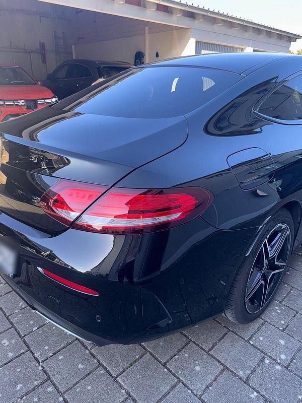 Gebraucht Mercedes C200 AMG 184 PS (135 kW) 2020 Schwarz Coupé