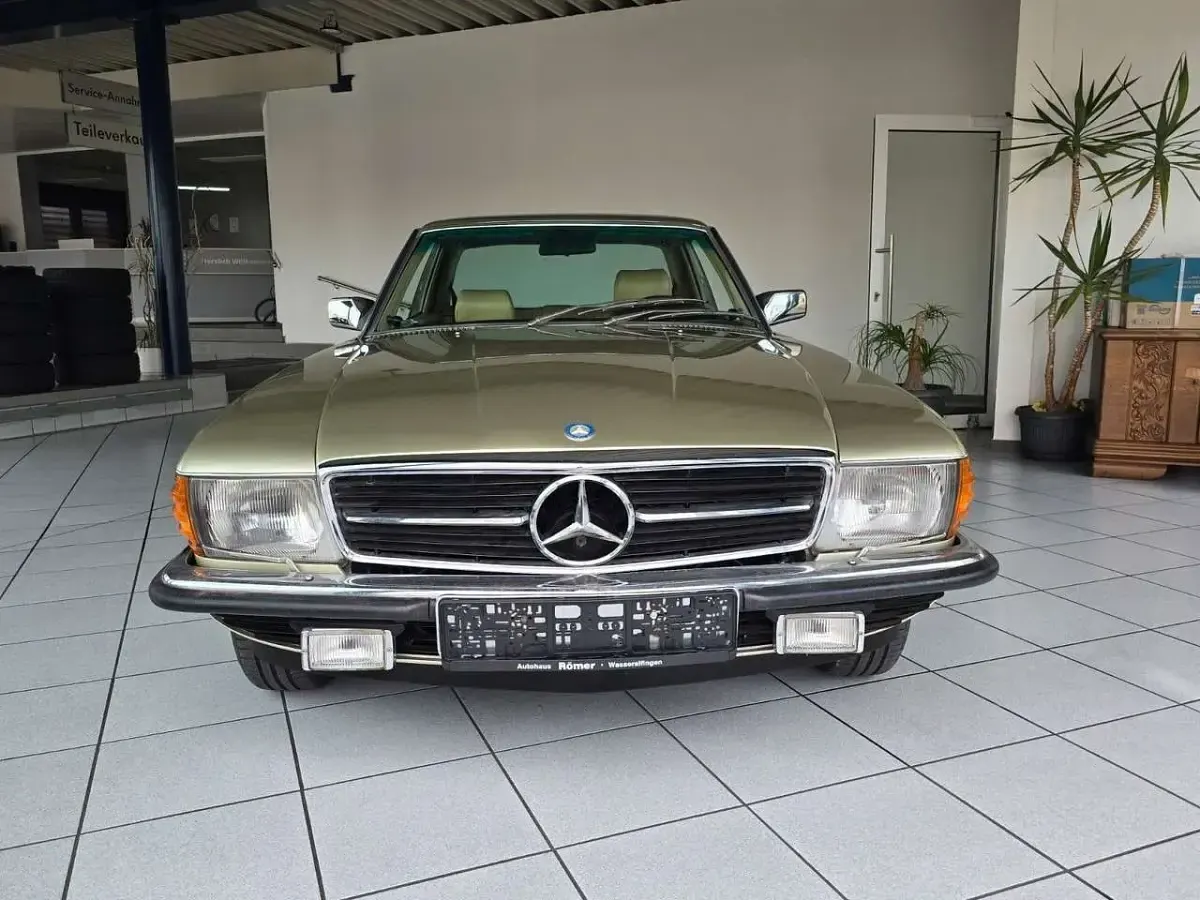 Gebraucht Mercedes 500 241 PS (177 kW) 1981 881 silberdistelmet. Coupé