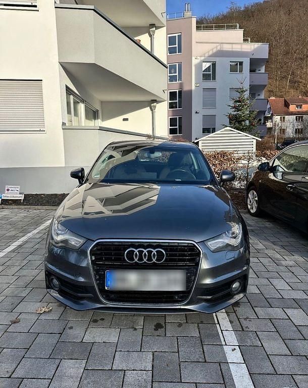 Grau Gebraucht 2010 Audi A1 S-Line | 5.600 € (Fairer Preis) - Bild 1/4