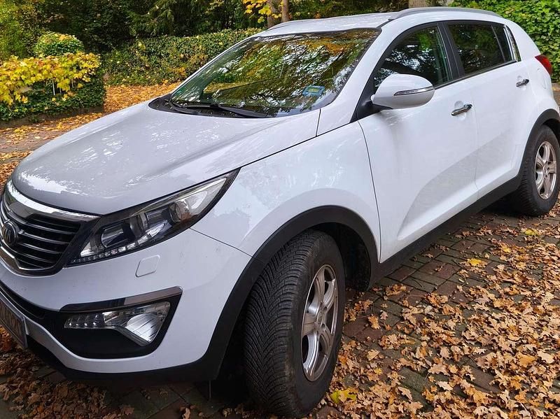 Weiß Gebraucht 2013 Kia Sportage Spirit SUV | 11.290 € (Fairer Preis) - Bild 1/4