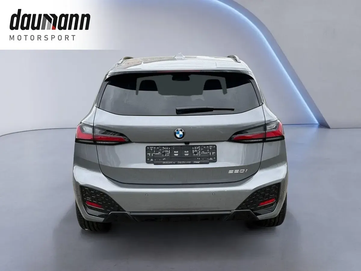Gebraucht BMW 220 Active Tourer M Sport 170 PS (125 kW) 2025 Grau Van / Kleinbus