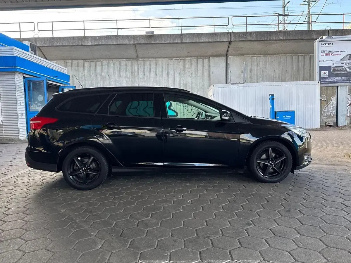Gebraucht Ford Focus Titanium 101 PS (74 kW) 2015 Schwarz Kombi