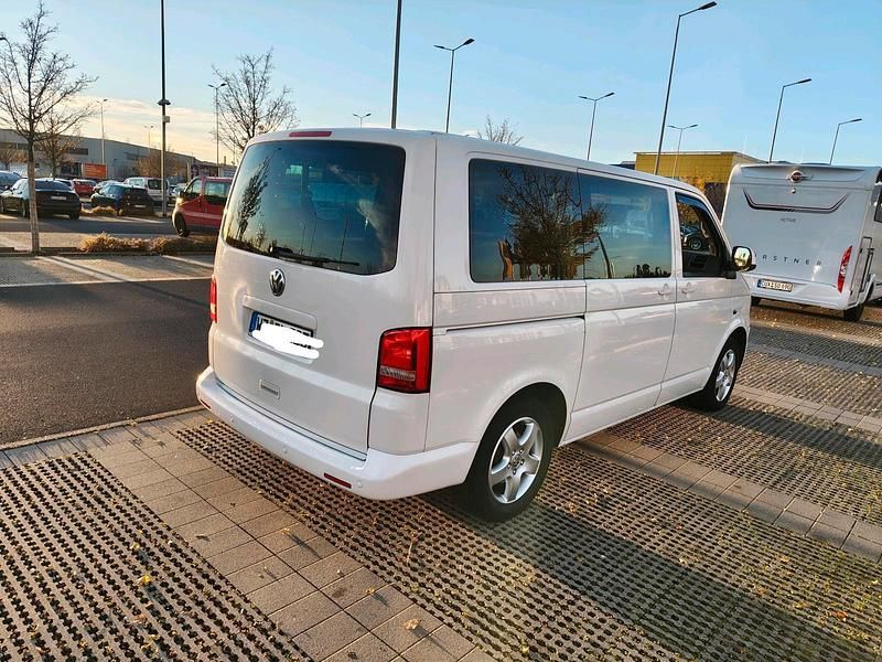 Gebraucht VW Caravelle 102 PS (75 kW) 2012 Weiß Van / Kleinbus