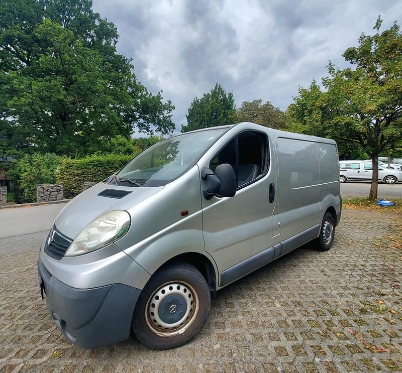 Gebraucht Opel Vivaro 115 PS (84 kW) 2007 Silber Van / Kleinbus
