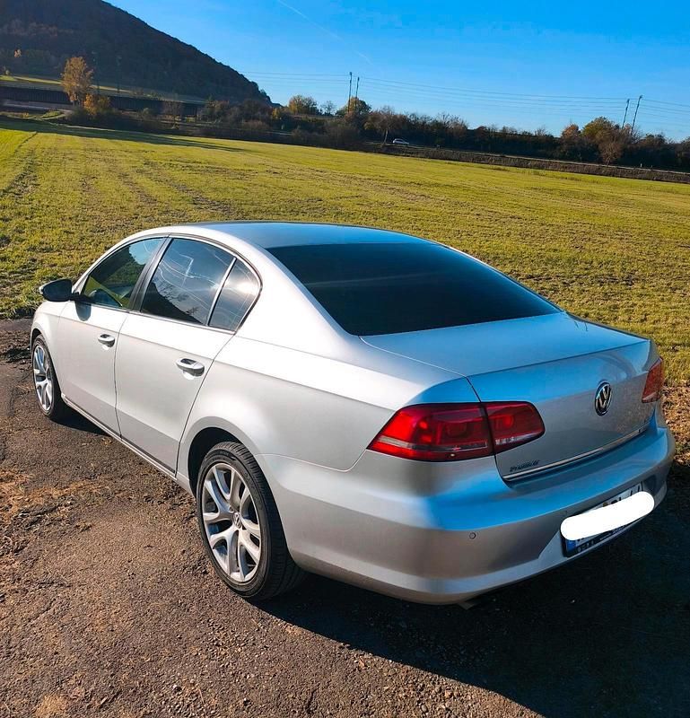 Silber Gebraucht 2012 VW Passat Limousine | 7.300 € (Fairer Preis) - Bild 1/4