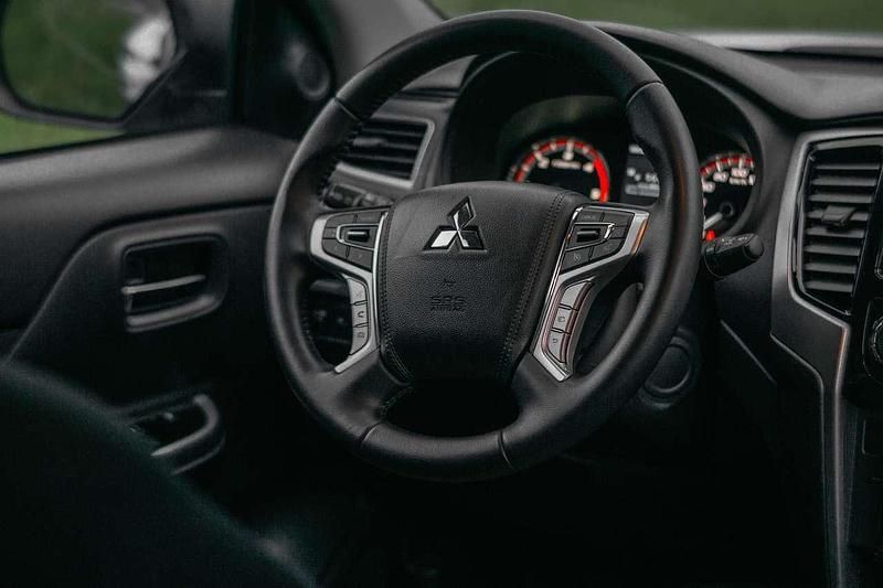 Gebraucht Mitsubishi L200 150 PS (110 kW) 2021 Weiß Abholung