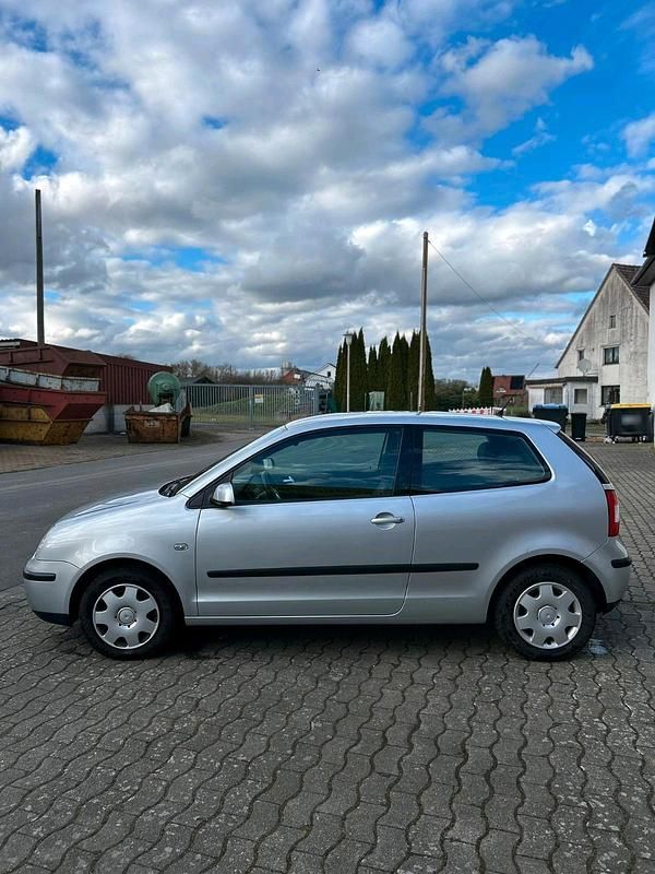 Gebraucht VW Polo 64 PS (47 kW) 2003 Silber Kleinwagen
