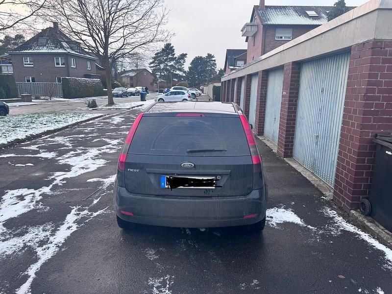 Gebraucht Ford Fiesta 78 PS (57 kW) 2003 Schwarz Limousine