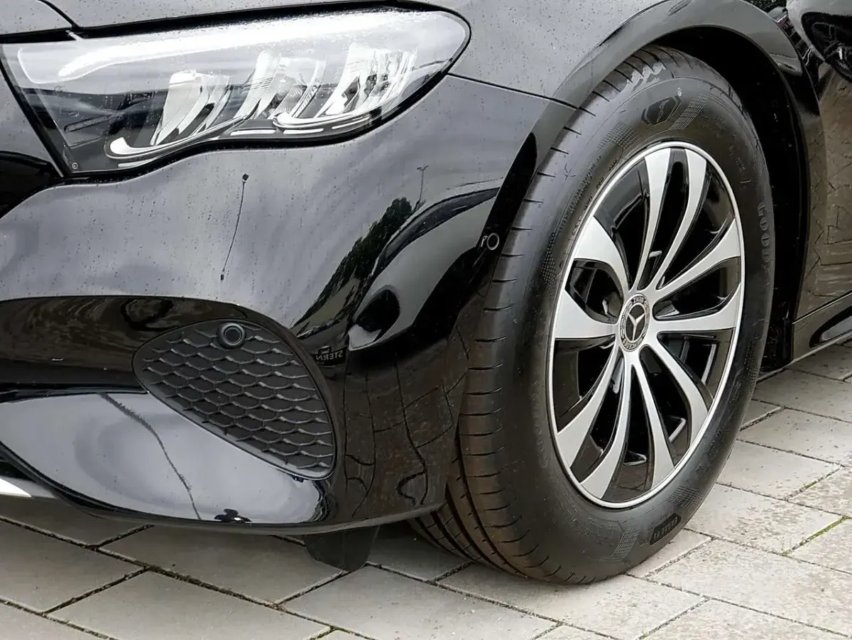 Gebraucht Mercedes E200 Avantgarde 163 PS (119 kW) 2024 Obsidianschwarz Limousine