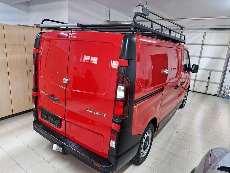 Gebraucht Renault Trafic 90 PS (66 kW) 2015 Rot Van / Kleinbus