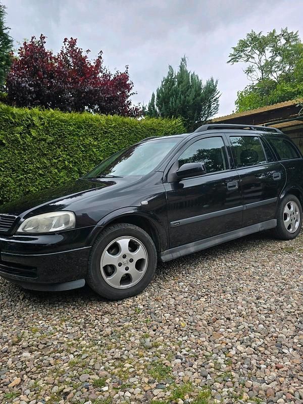 Schwarz Gebraucht 2002 Opel Astra Kombi | 750 € - Bild 1/4