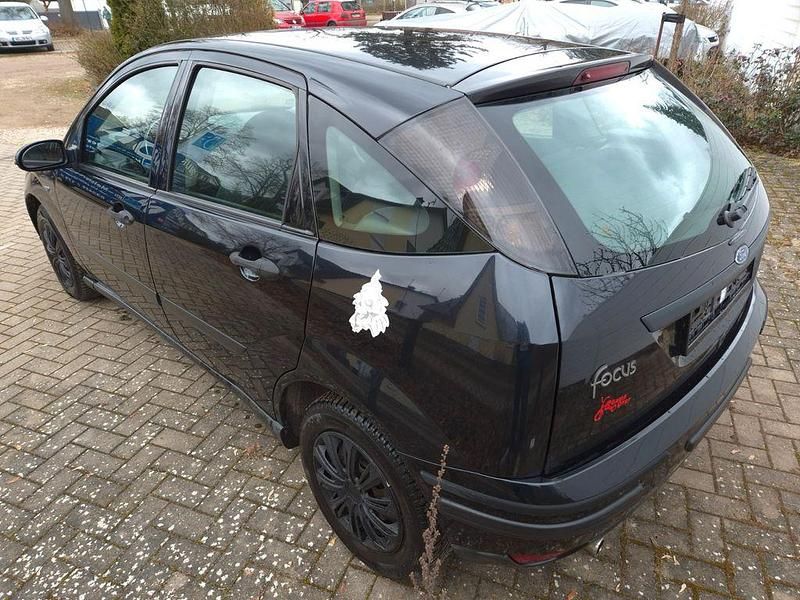 Gebraucht Ford Focus Trend 116 PS (85 kW) 2000 Schwarz Limousine
