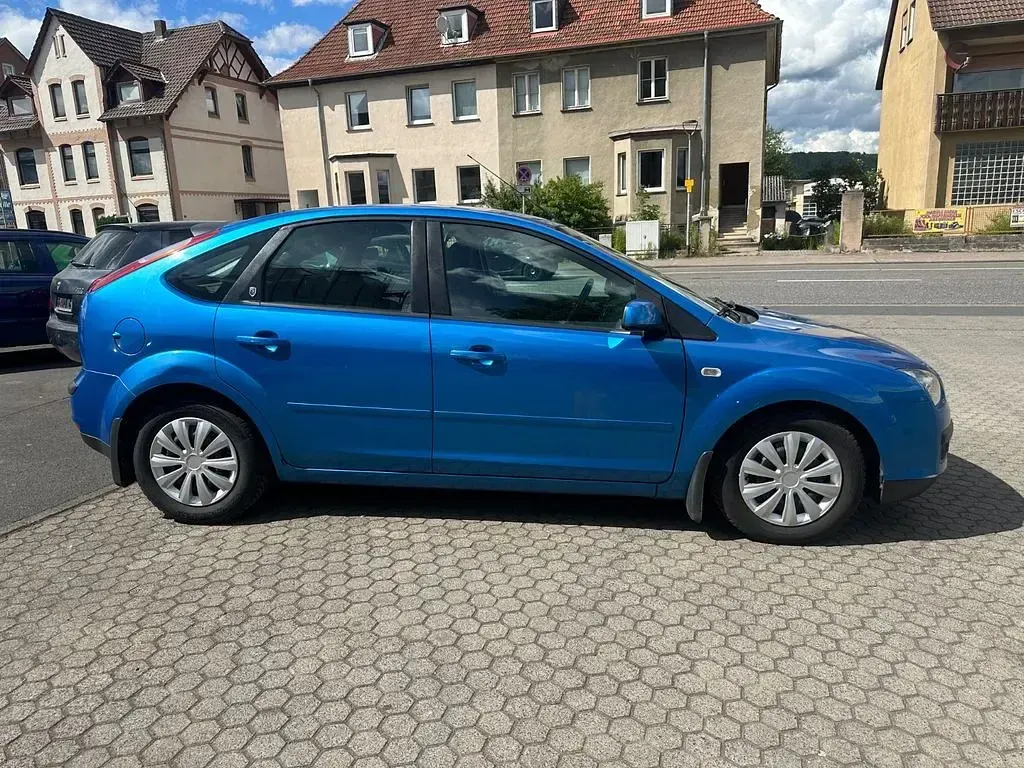 Gebraucht Ford Focus Ghia 116 PS (85 kW) 2005 Blau Limousine