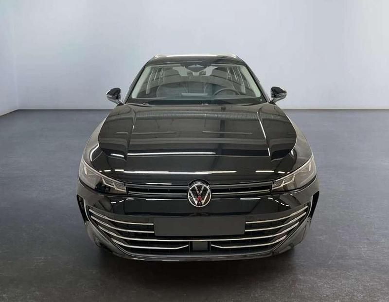Black , grau , blau silber Gebraucht 2024 VW Passat Comfortline Kombi | 37.800 € (Guter Preis) - Bild 1/4