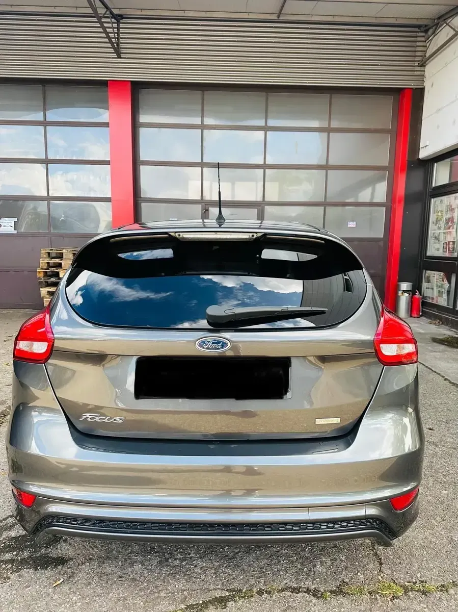 Gebraucht Ford Focus 125 PS (91 kW) 2016 Grau Kombi
