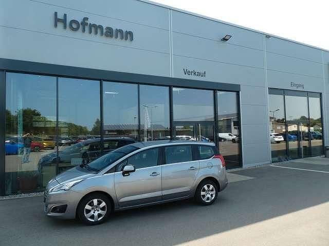 Grau Gebraucht 2016 Peugeot 5008 Active Van / Kleinbus | 8.950 € (Etwas zu teuer) - Bild 1/4