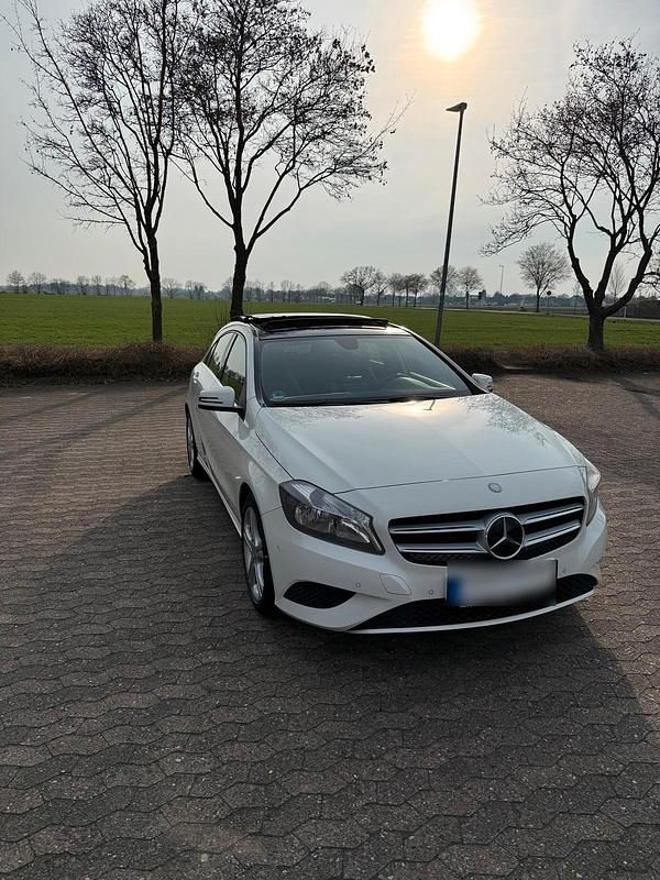 Gebraucht Mercedes A180 122 PS (89 kW) 2013 Weiß Limousine