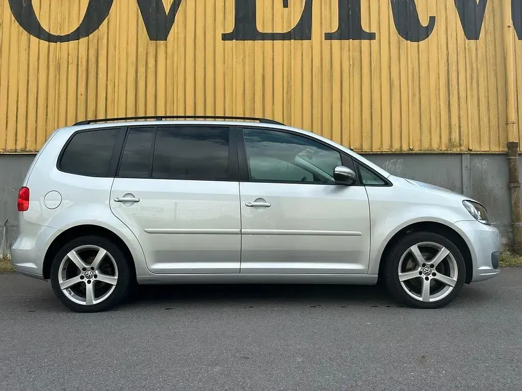 Gebraucht VW Touran Comfortline 105 PS (77 kW) 2012 Silber Van / Kleinbus