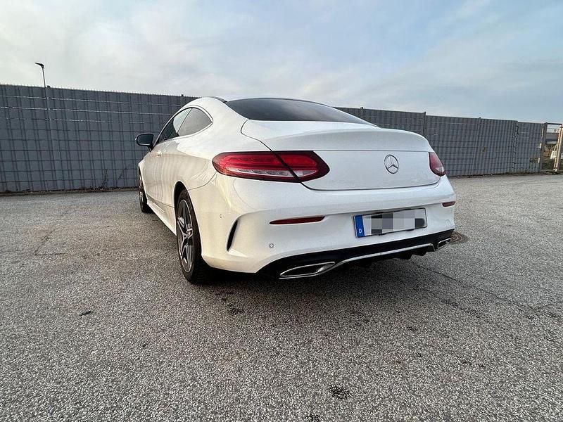 Gebraucht Mercedes C220 AMG line 194 PS (142 kW) 2019 Weiß Coupé