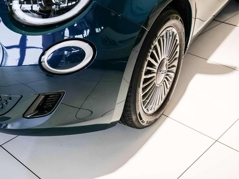 Neu Fiat 500 65 PS (47 kW) 2026 Gruen Limousine