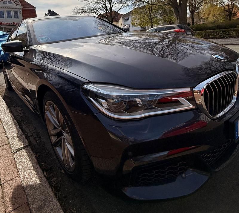 Gebraucht BMW 750 Efficient Dynamics 449 PS (330 kW) 2017 Blau Limousine