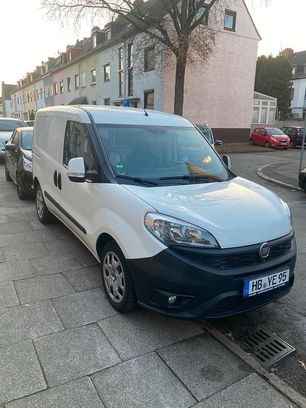 Gebraucht Fiat Doblò 95 PS (69 kW) 2017 Weiß Van / Kleinbus