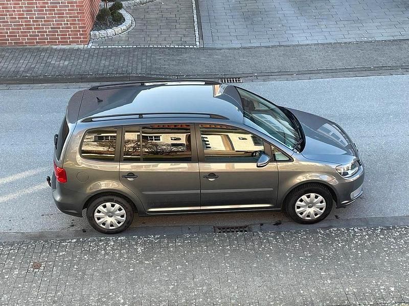 Gebraucht VW Touran Style 105 PS (77 kW) 2011 Grau Van / Kleinbus