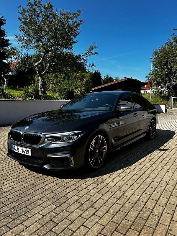 Schwarz Gebraucht 2017 BMW M550 Limousine | 38.000 € - Bild 1/4