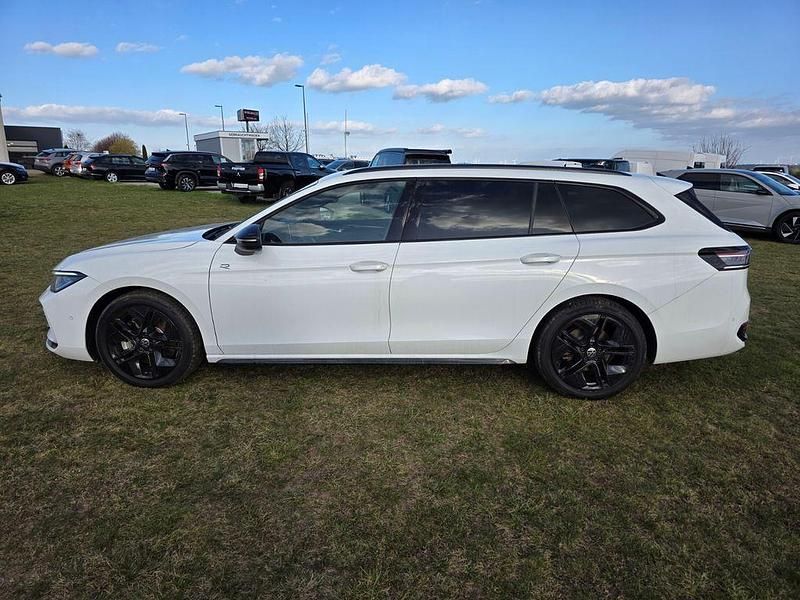 Gebraucht VW Passat R-line 193 PS (141 kW) 2024 Weiß Kombi