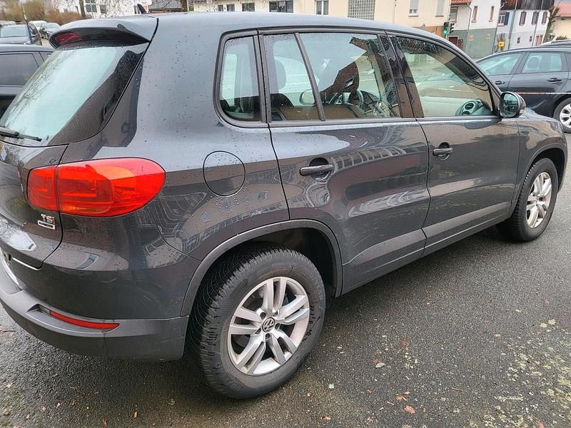 Gebraucht VW Tiguan 122 PS (89 kW) 2015 Grau SUV