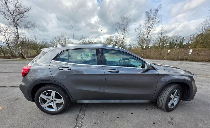 Gebraucht Mercedes GLA200 AMG line 156 PS (114 kW) 2019 Grau SUV