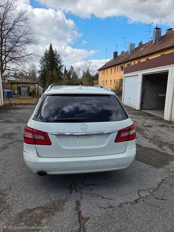 Gebraucht Mercedes E250 Elegance 204 PS (150 kW) 2010 Weiß Kombi