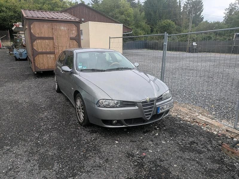 Silber Gebraucht 2005 Alfa Romeo 156 Kombi | 800 € - Bild 1/4