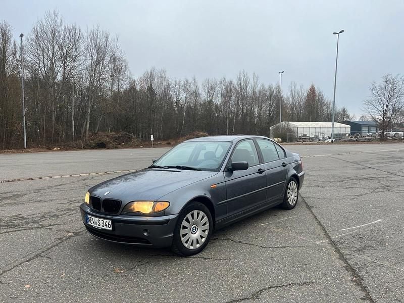 Grau Gebraucht 2003 BMW 320 Limousine | 1.390 € (Superpreis) - Bild 1/4