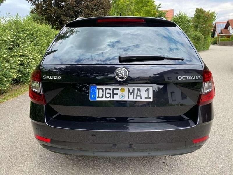 Schwarz Gebraucht 2018 Skoda Octavia Ambition Kombi | 9.800 € (Superpreis) - Bild 1/4