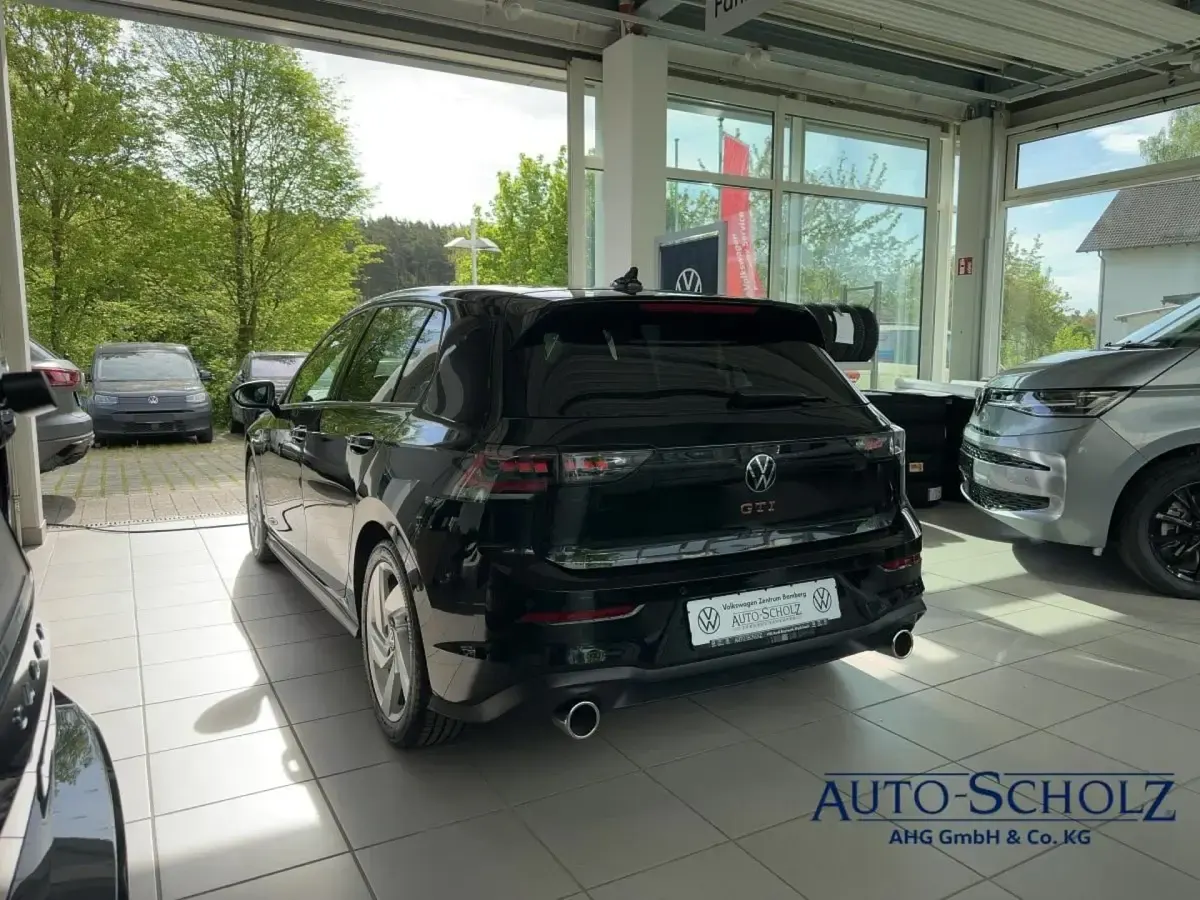 Gebraucht VW Golf VIII GTI 265 PS (194 kW) 2025 Schwarz Limousine