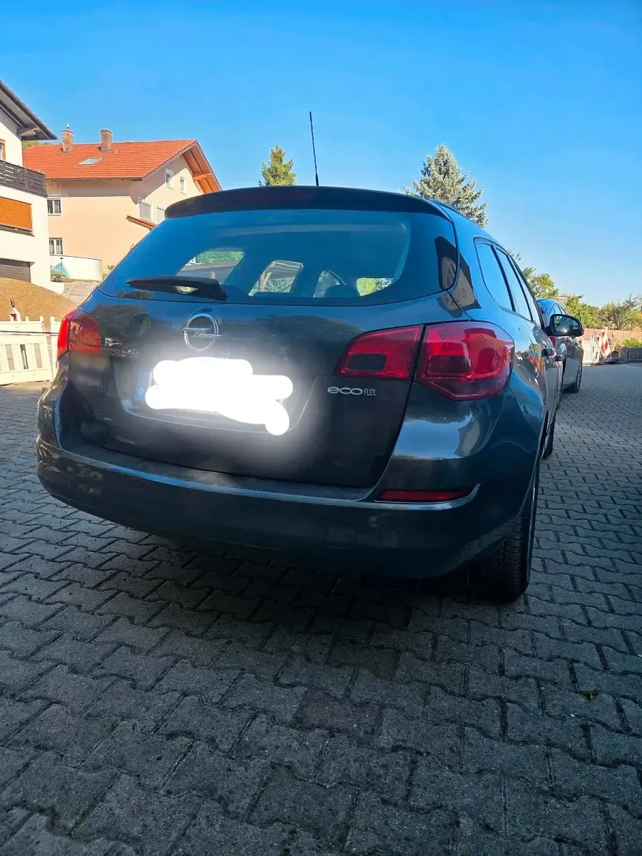 Gebraucht Opel Astra 101 PS (74 kW) 2012 Grau Kombi