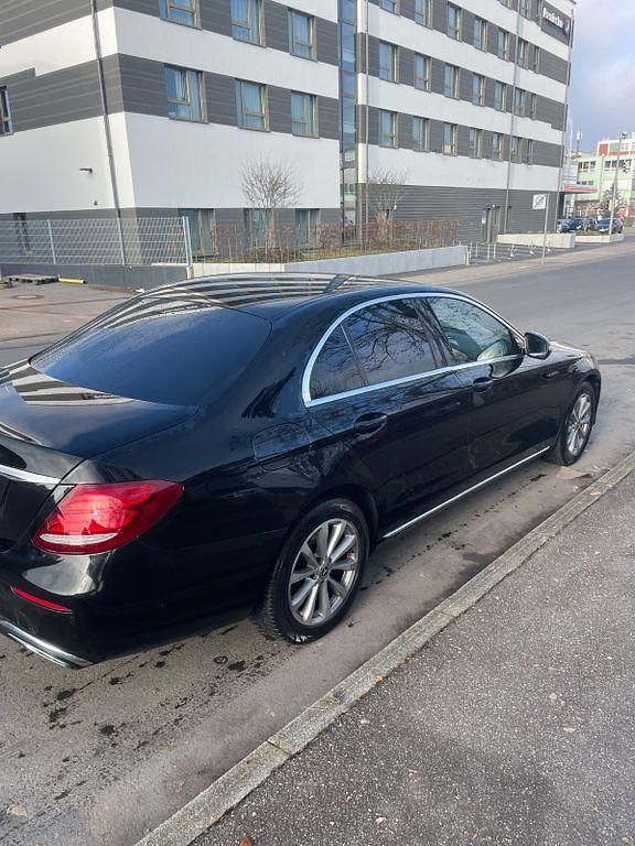 Gebraucht Mercedes E220 Exclusive 194 PS (142 kW) 2016 Schwarz Limousine