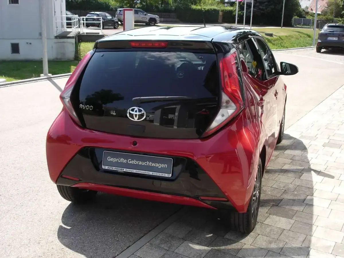 Gebraucht Toyota Aygo X-clusiv 72 PS (52 kW) 2020 Karminarot Kleinwagen